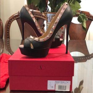 SOLD Valentino Garavani studded pumps